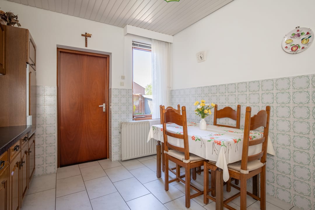 Photo 13 of Graaf van Loonstraat 11