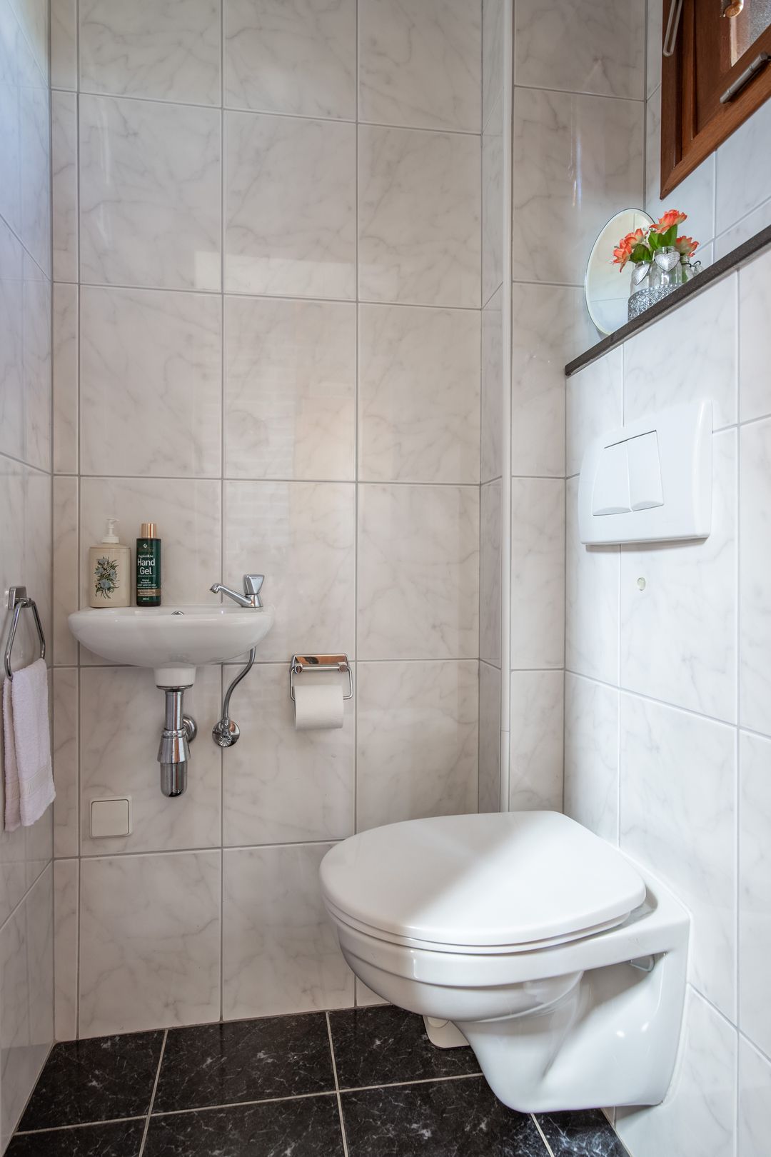 Photo 17 of Graaf van Loonstraat 11