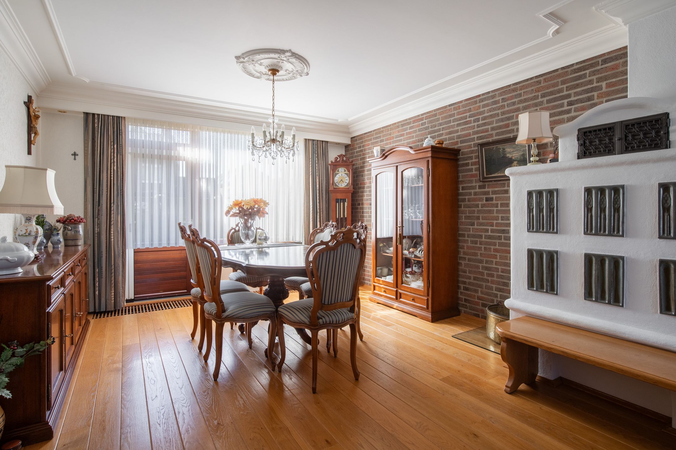 Photo 9 of Graaf van Loonstraat 11