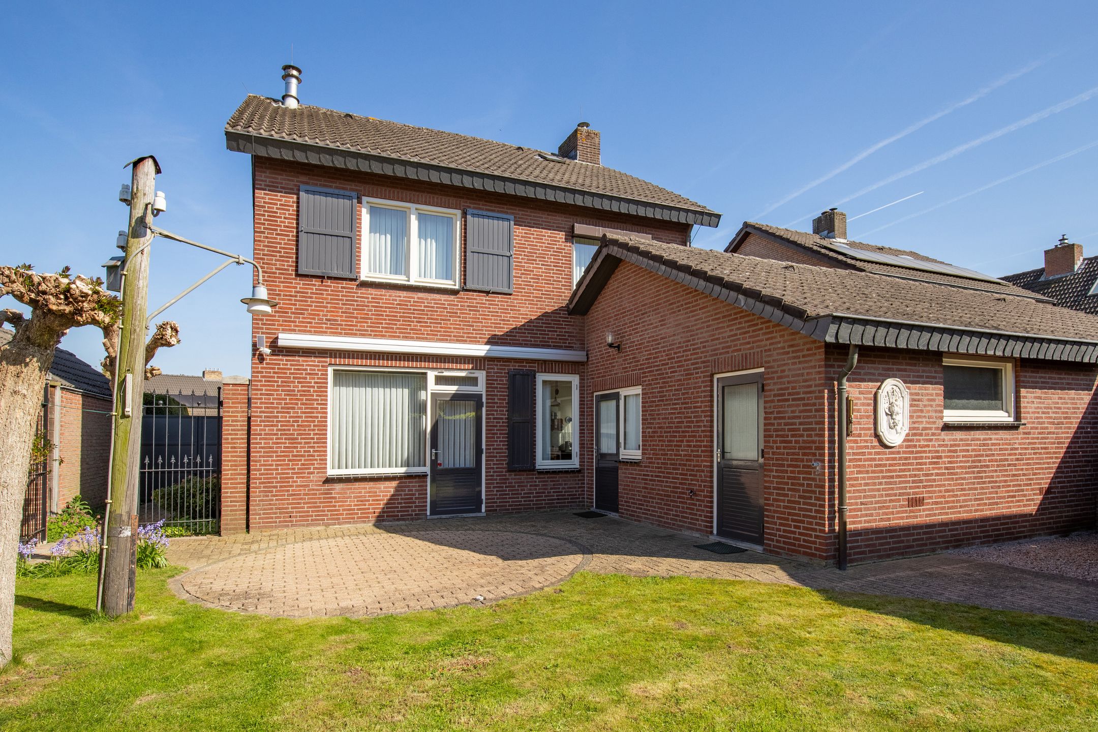Photo 24 of Graaf van Loonstraat 11