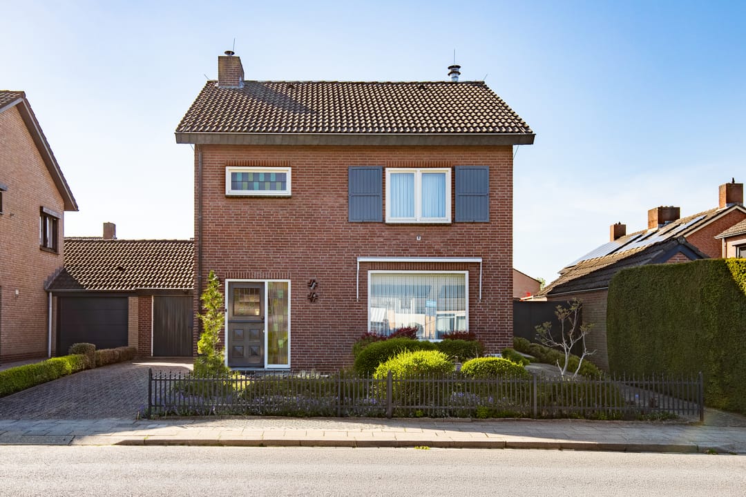 Photo 28 of Graaf van Loonstraat 11