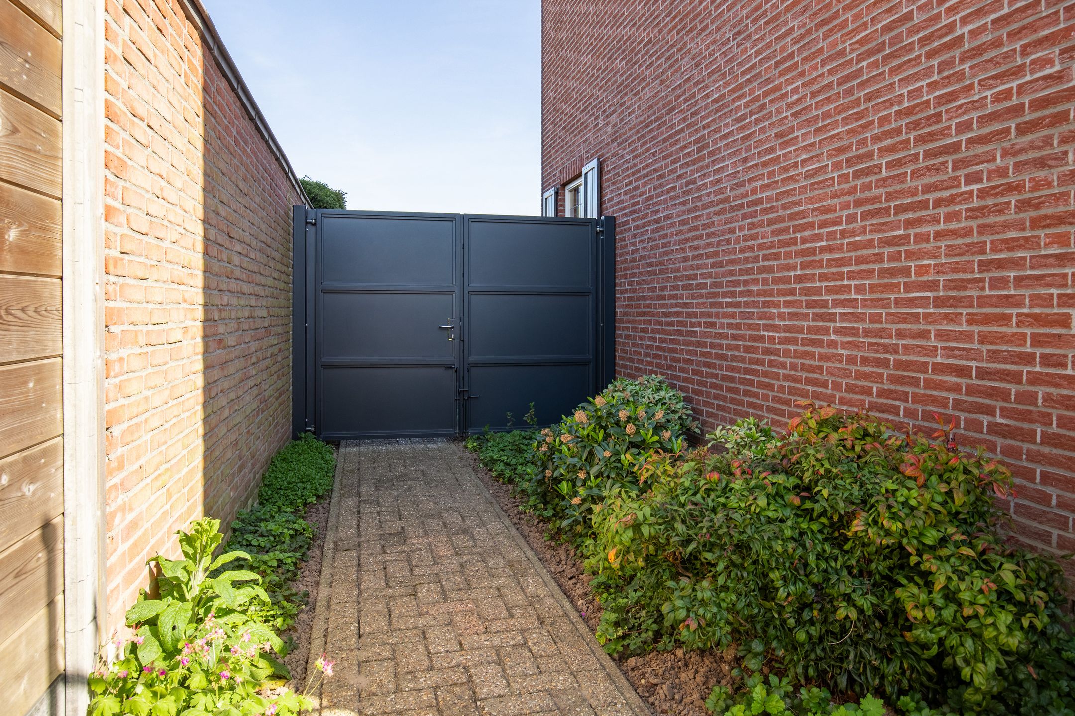 Photo 27 of Graaf van Loonstraat 11