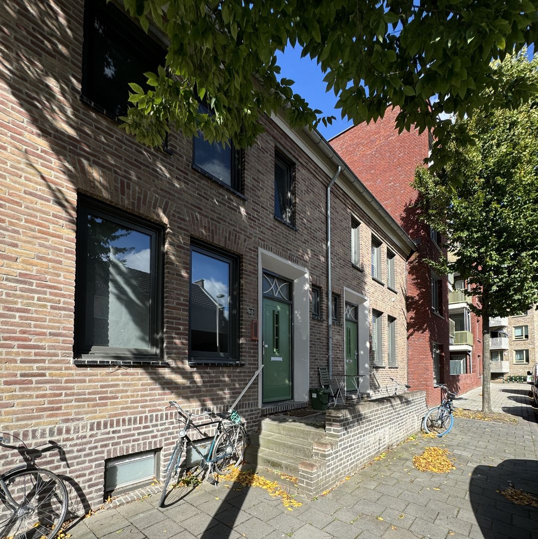 Photo 1 of Burgemeester Bauduinstraat 82