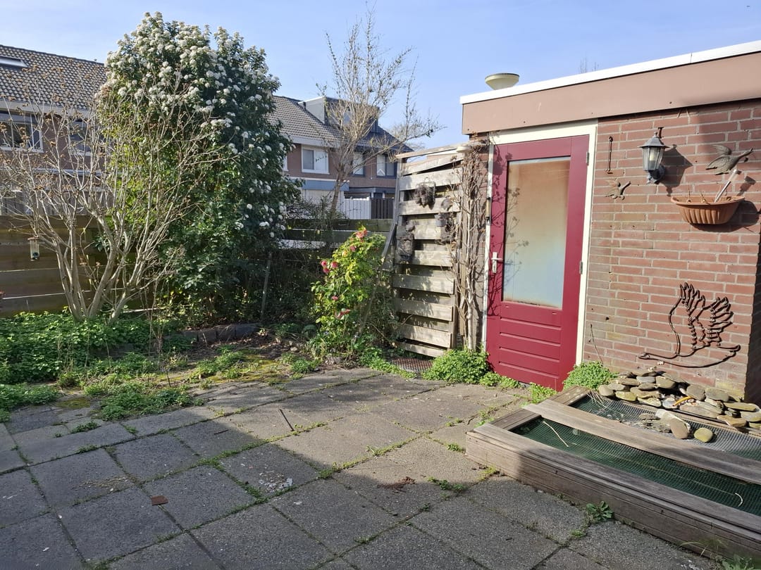 Spacious 5-Room Corner House in Waterland with Four Bedrooms and Large Garden — 13