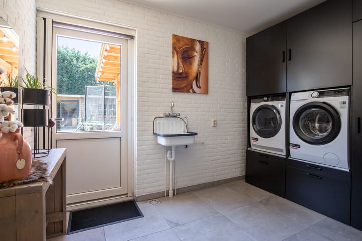 Tussenwoning te koop: Schout Boutenstraat 22, Buchten