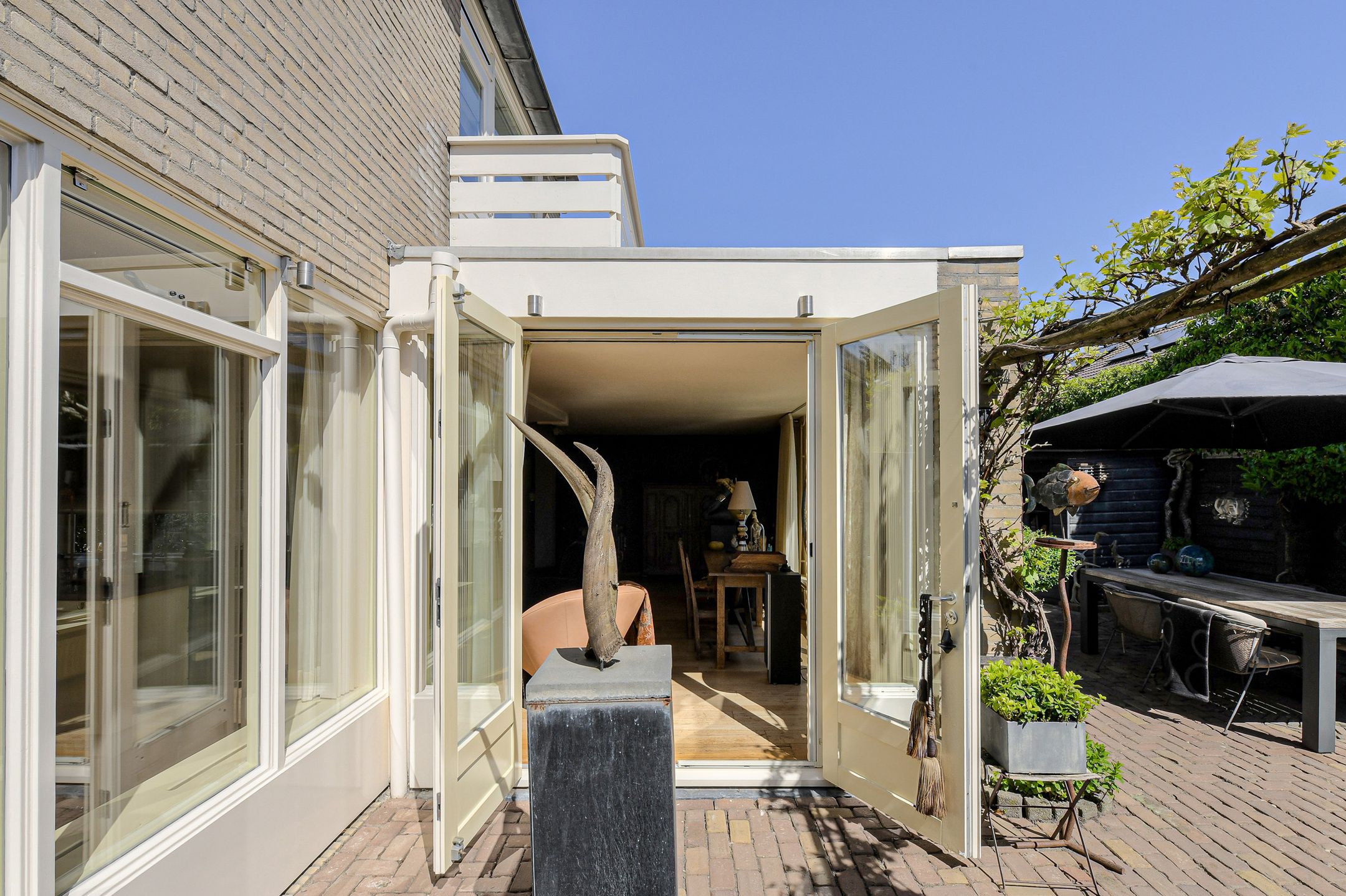 Photo 12 of Bronkhorst 46
