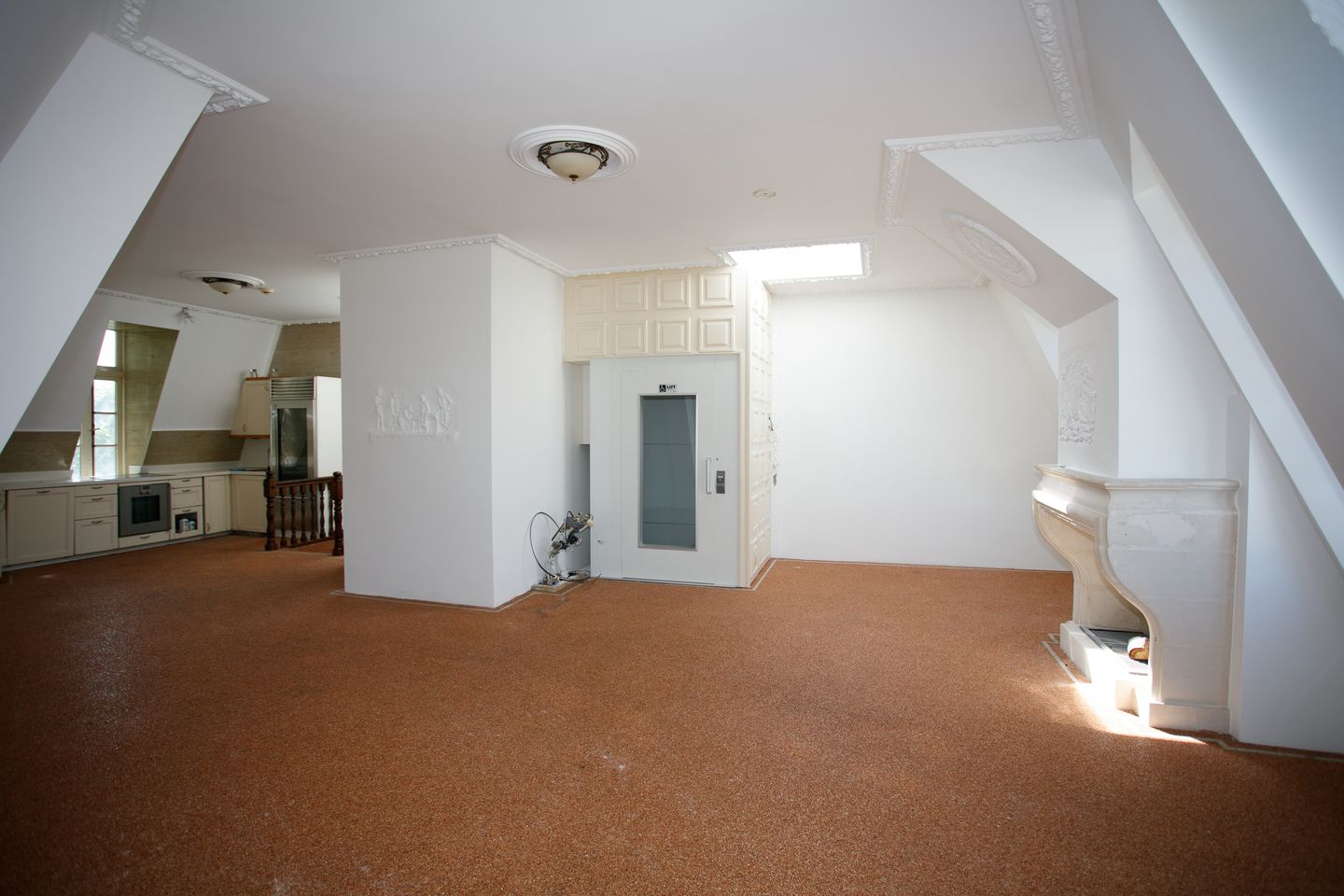 Grand 381m² Townhouse with Dual Living Potential in Scheveningen — 80