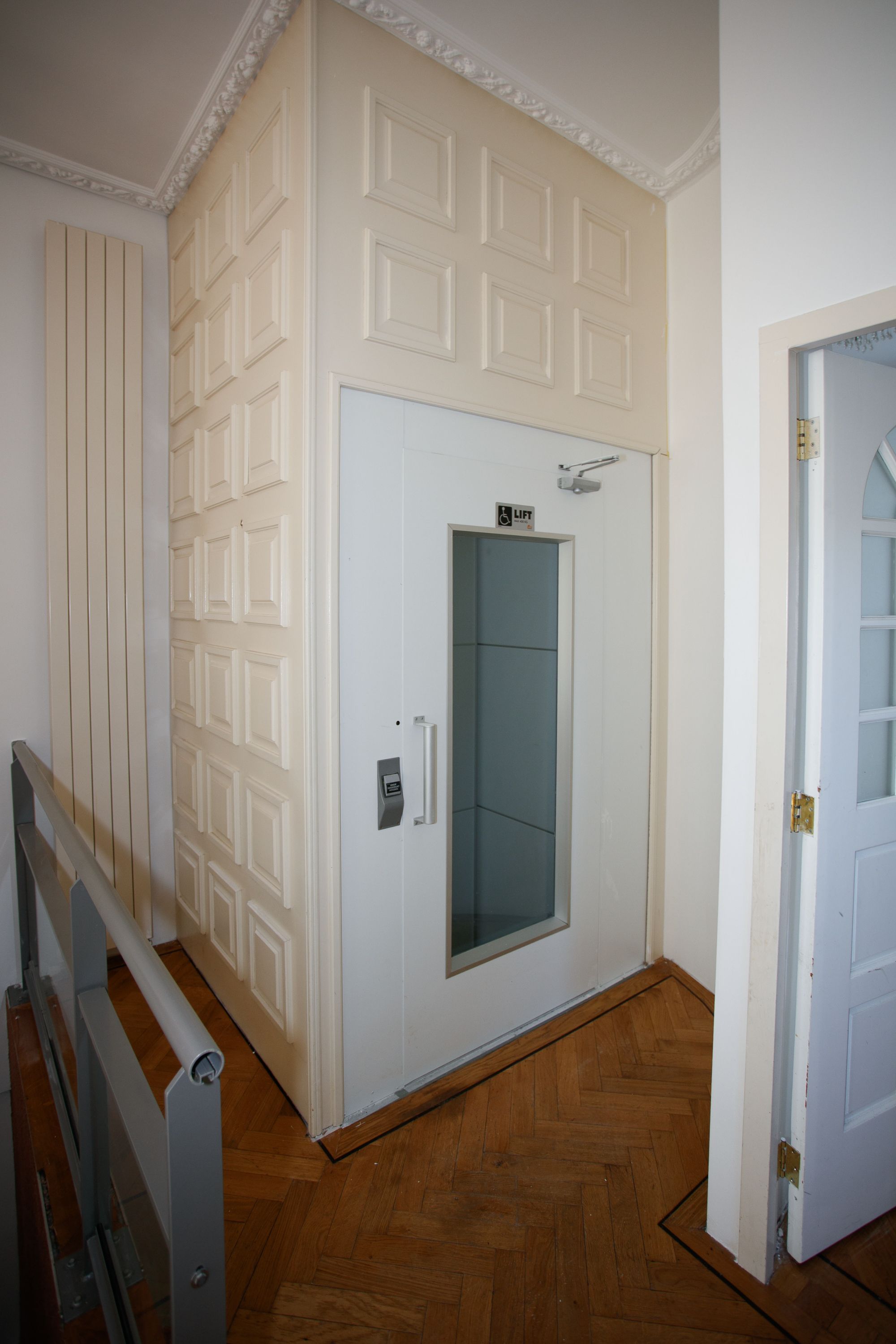 Grand 381m² Townhouse with Dual Living Potential in Scheveningen — 72