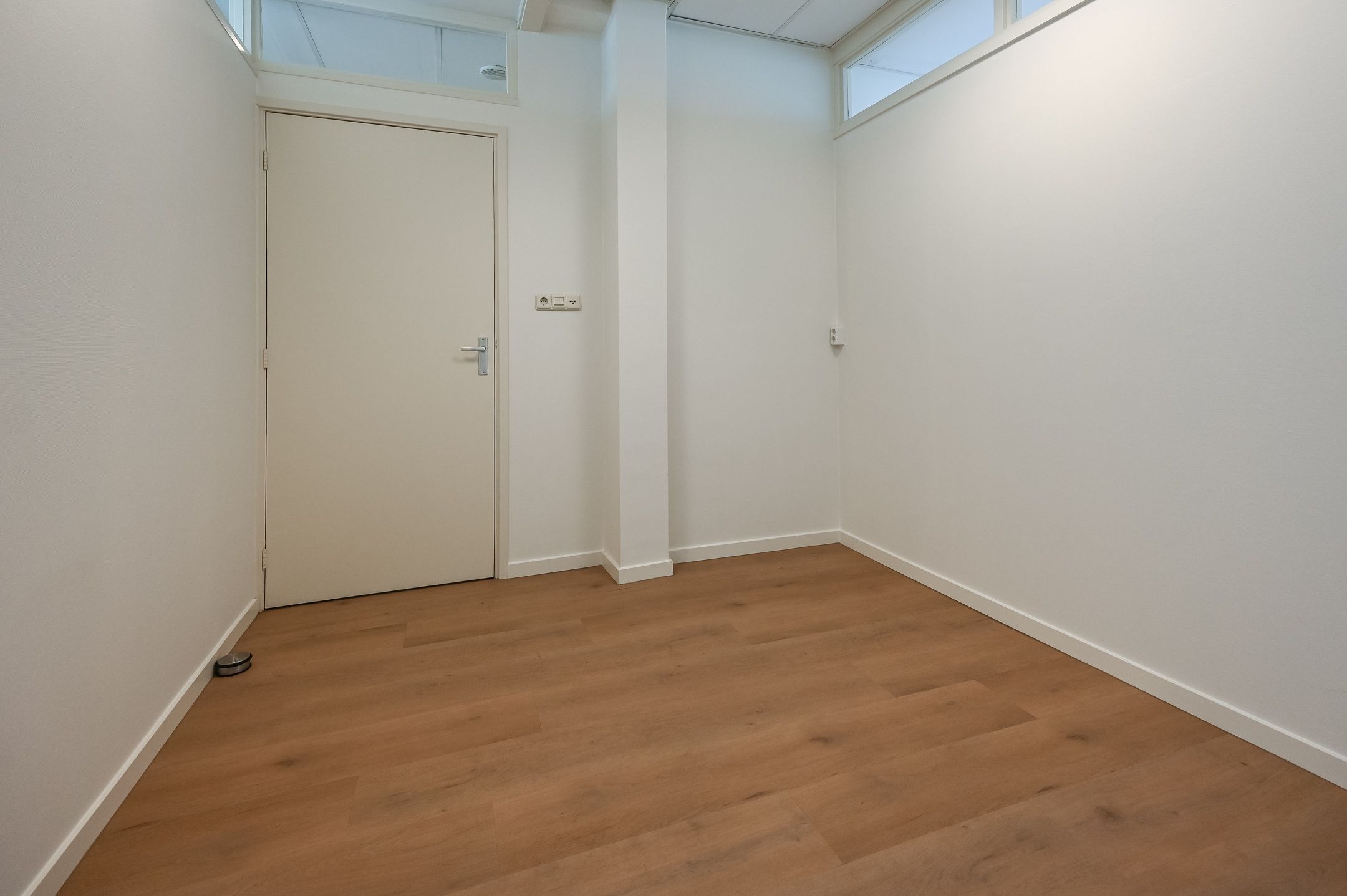 Versatile Mixed-Use Property with Commercial Space and Upper Apartment on Lively Kennemerlaan — 27