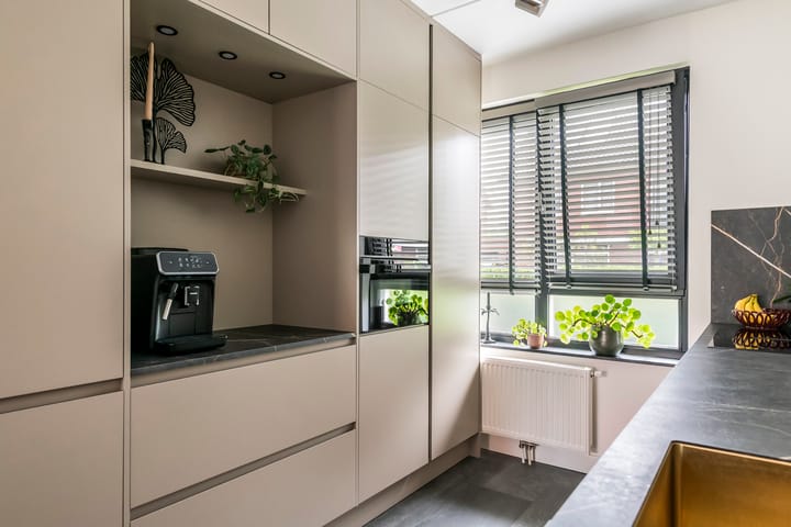 Photo 2 of Meester J van Dolderenstraat 11