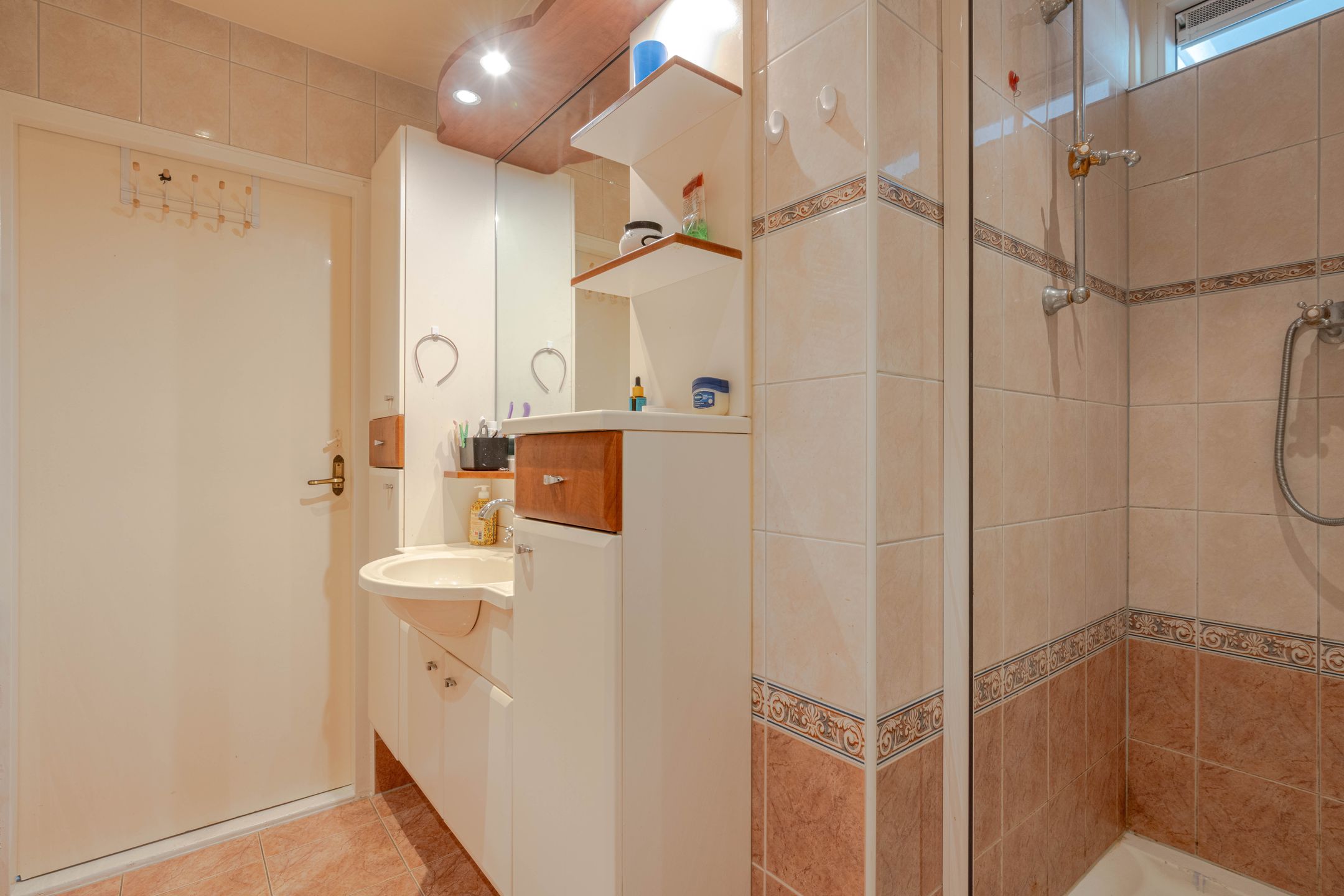 Well-maintained corner apartment with south-facing balcony in Rotterdam Zuidwijk — 24