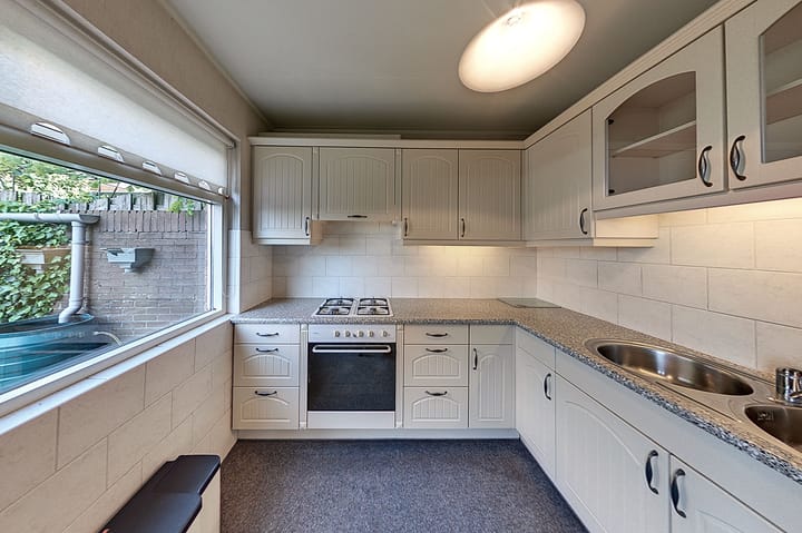 Hoekwoning te koop: Ir. De Blocq van Kuffelerstraat 1, Harderwijk