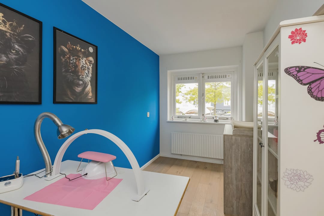 Bright corner house with solar panels and southeast garden — 36