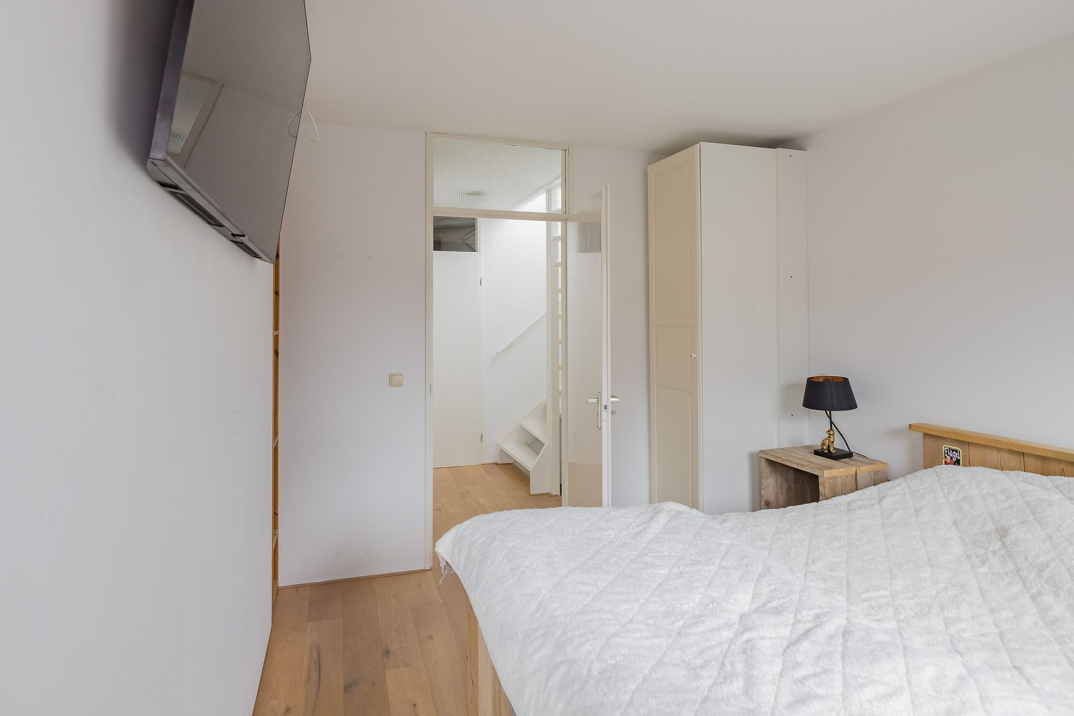 Bright corner house with solar panels and southeast garden — 41