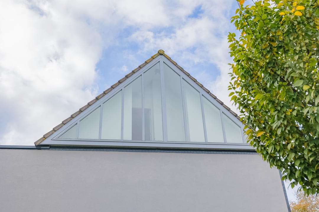 Bright corner house with solar panels and southeast garden — 26