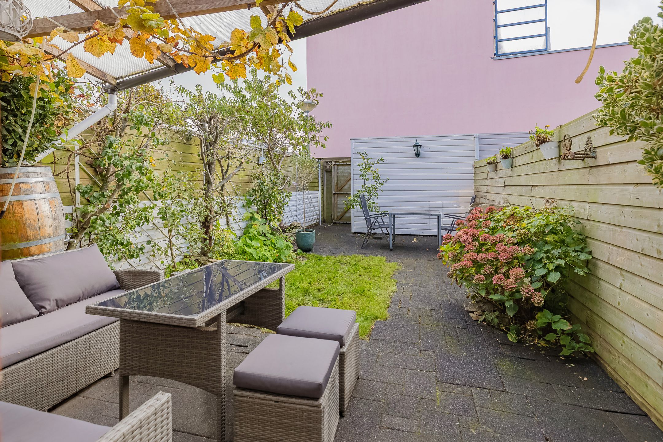 Bright corner house with solar panels and southeast garden — 21