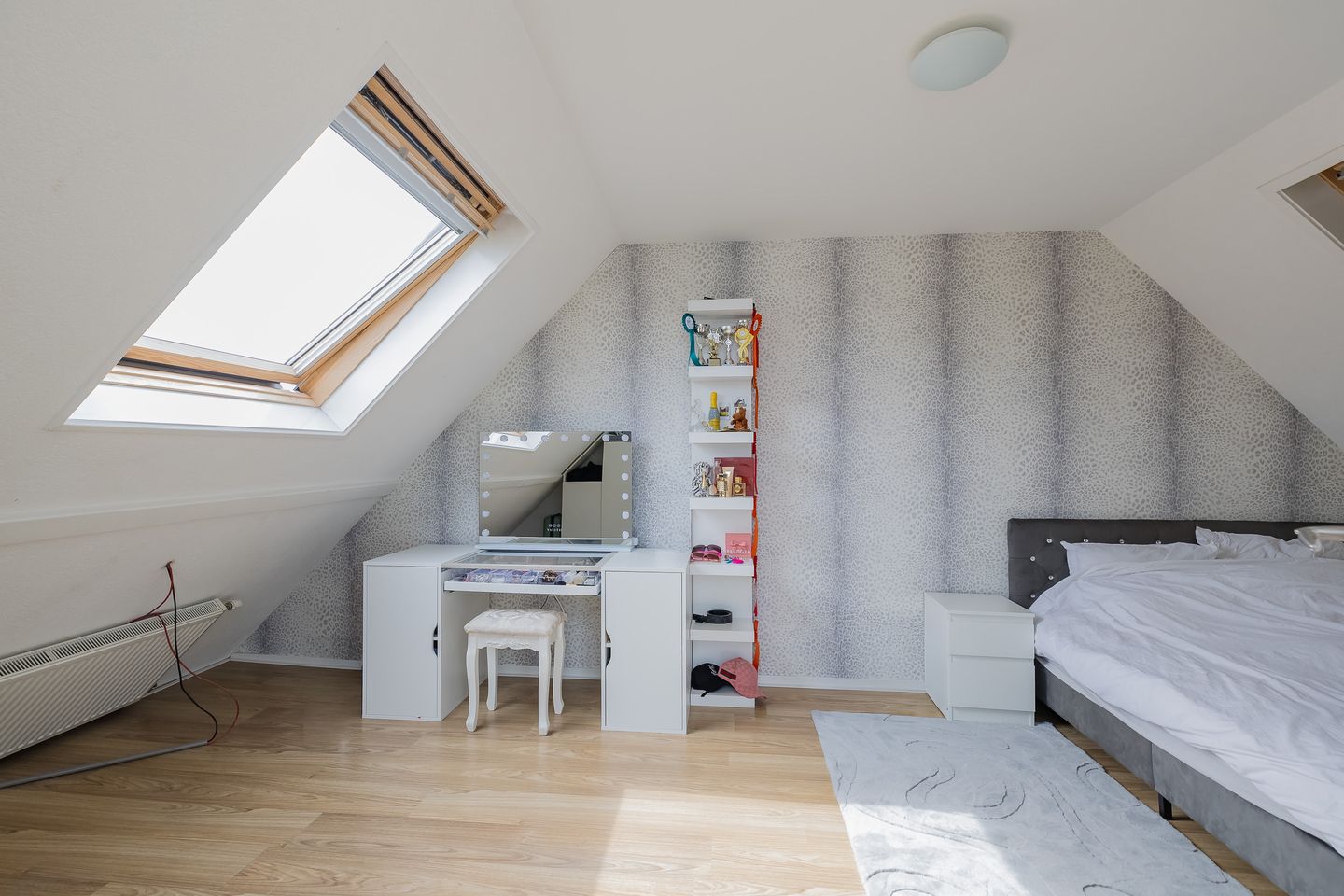 Bright corner house with solar panels and southeast garden — 43