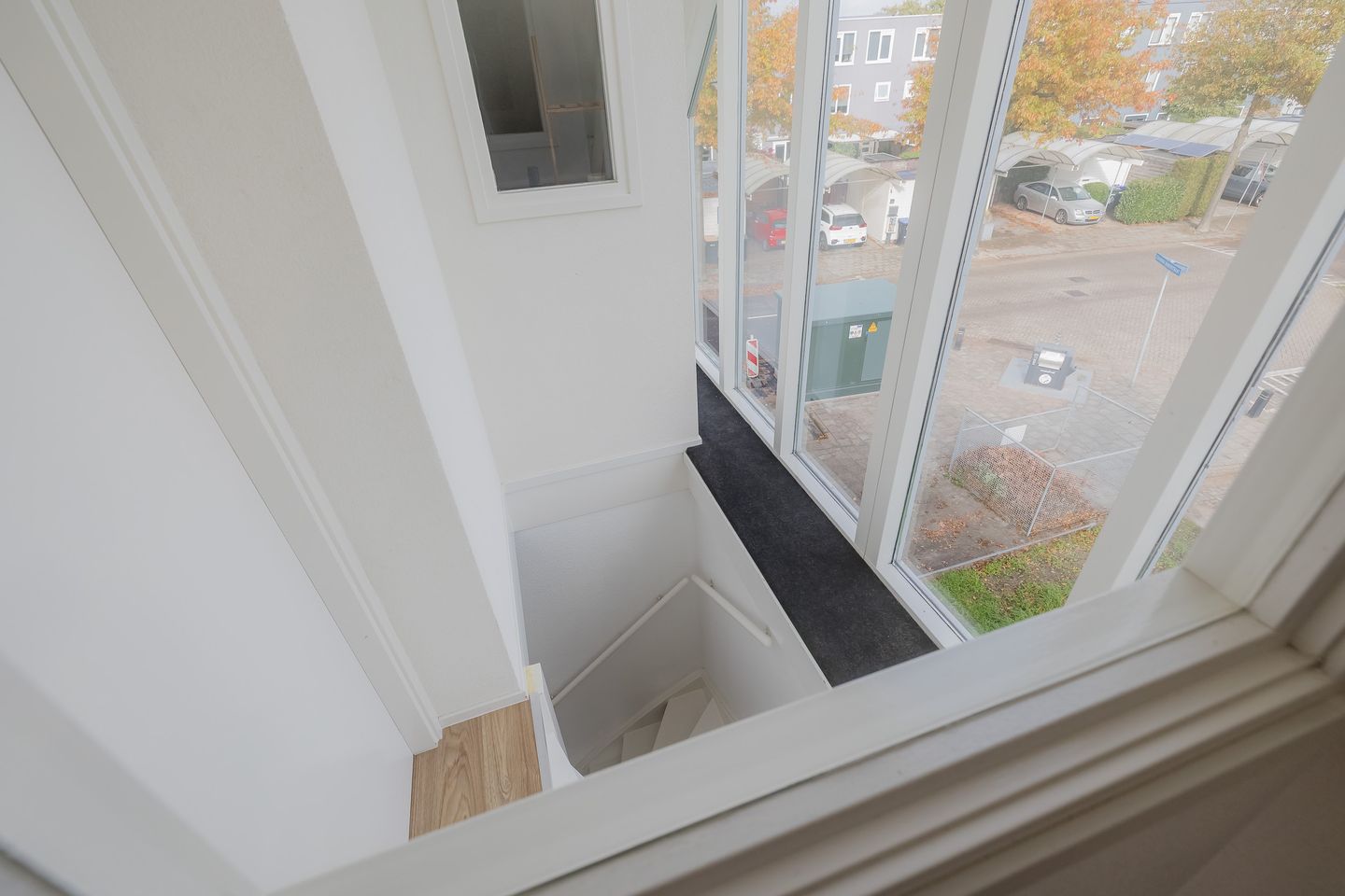 Bright corner house with solar panels and southeast garden — 34