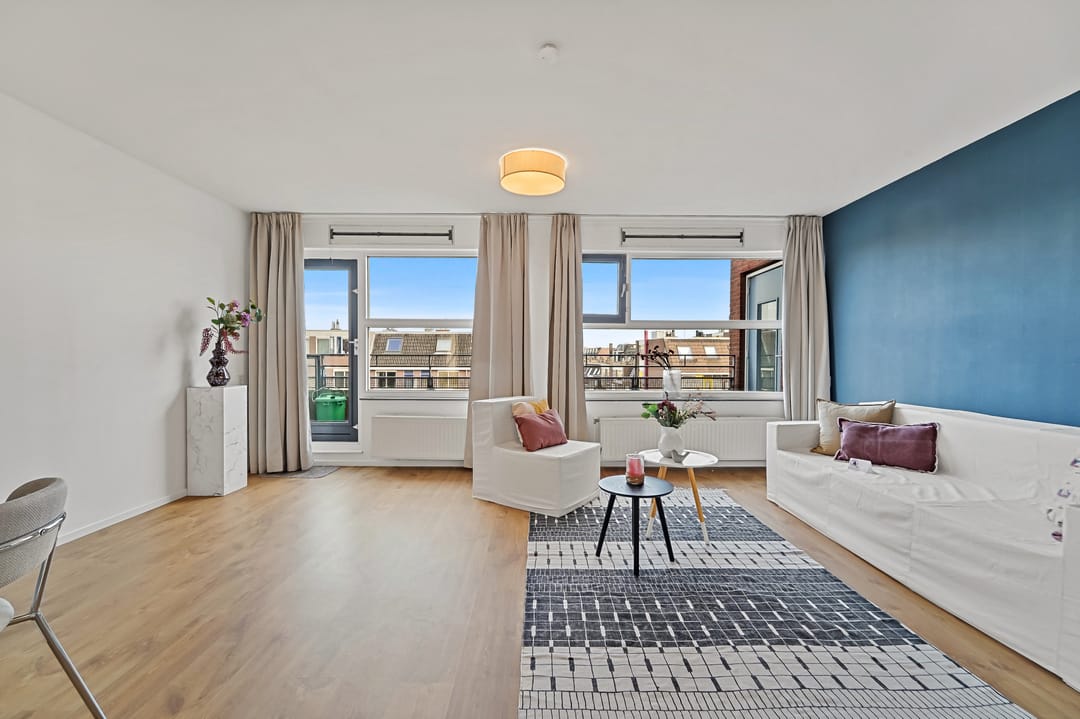 Spacious 3-room apartment with parking and balconies near The Hague city center — 11