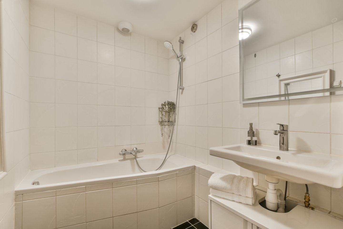 Photo 19 of Meander 107