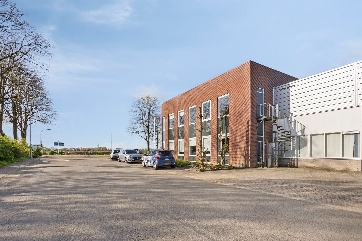 View photo 2 of Dienstenweg 1