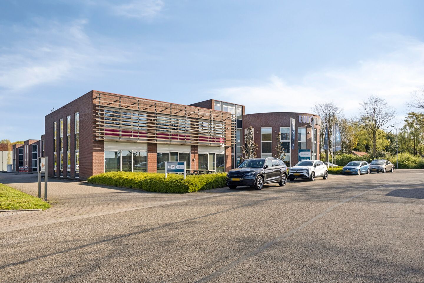 View photo 3 of Dienstenweg 1