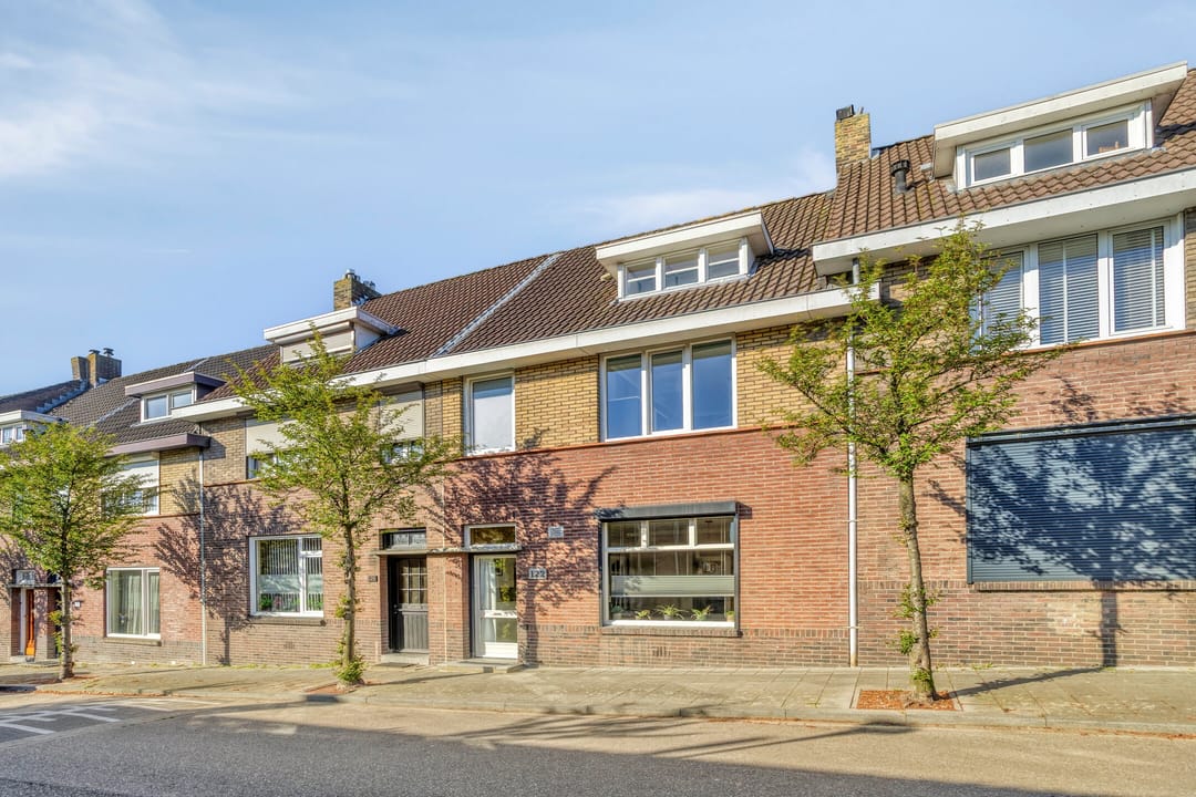 Photo 1 of Emmastraat 122