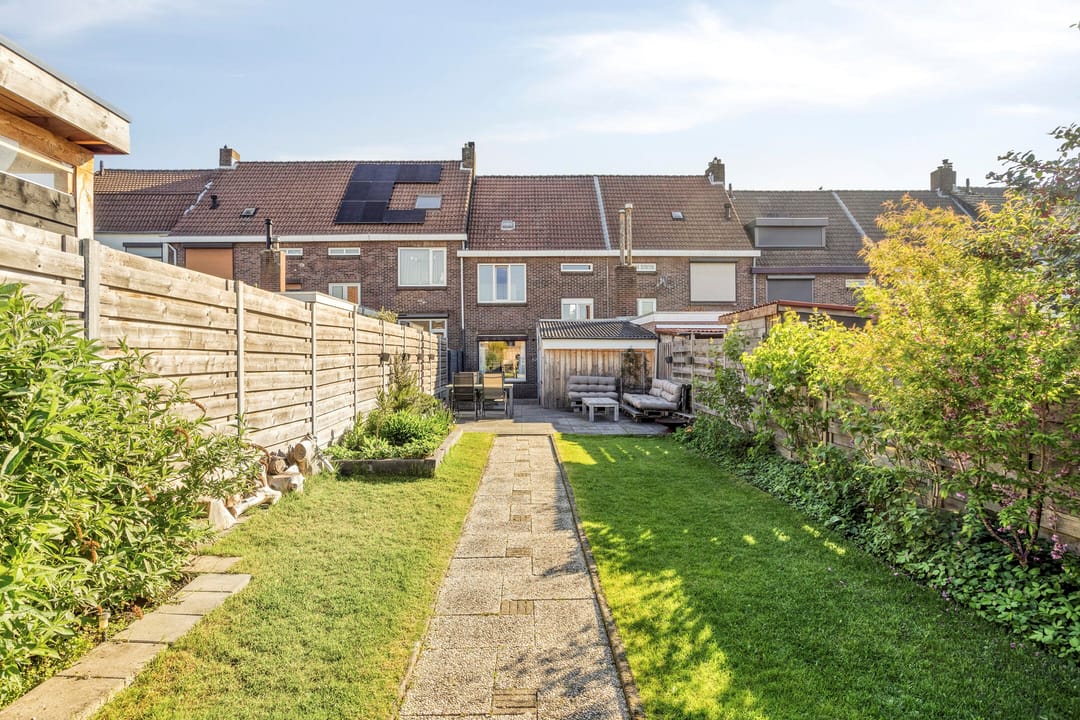 Photo 43 of Emmastraat 122