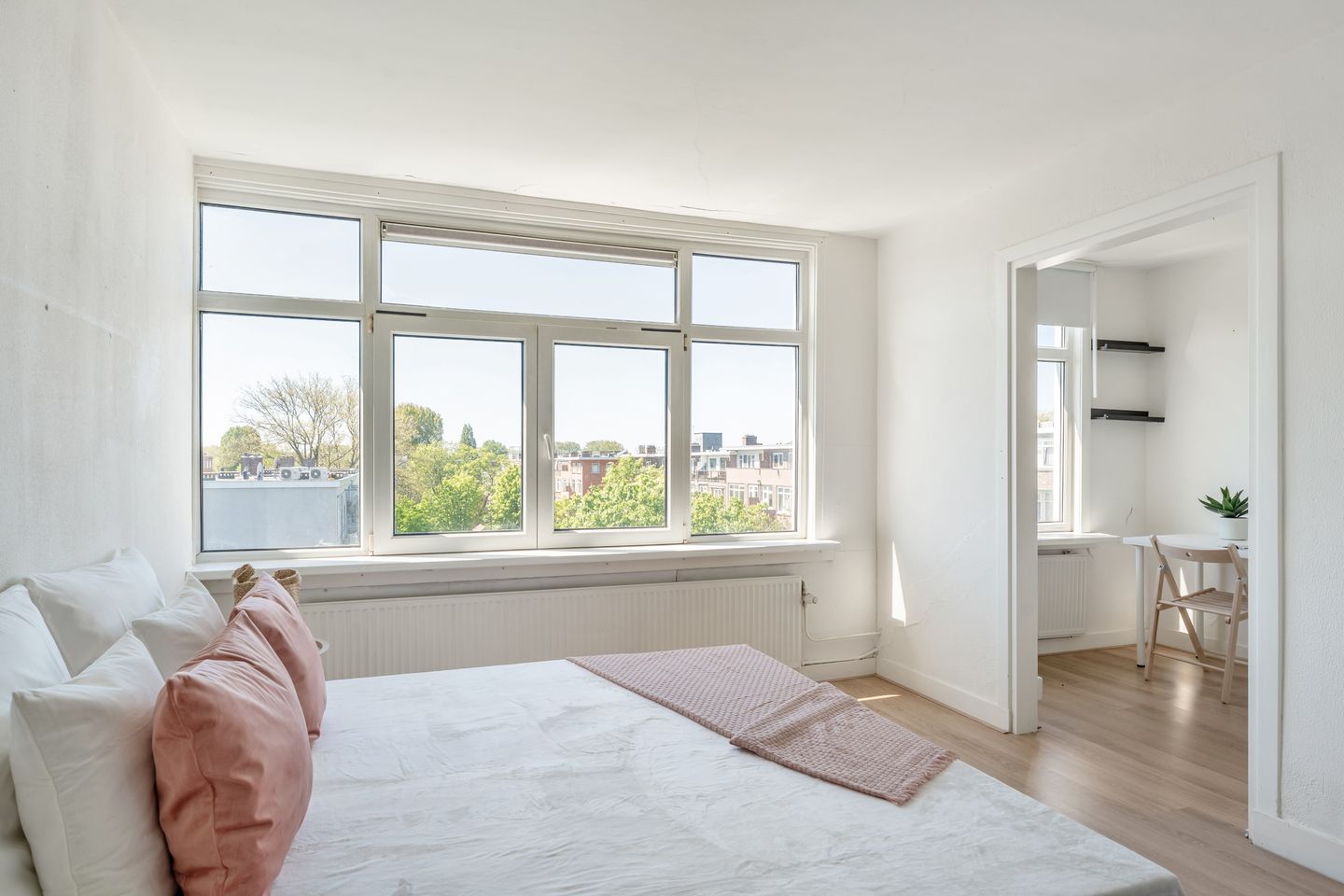 Spacious Double Upper Apartment with 3 Bedrooms and Renovation Potential — 20