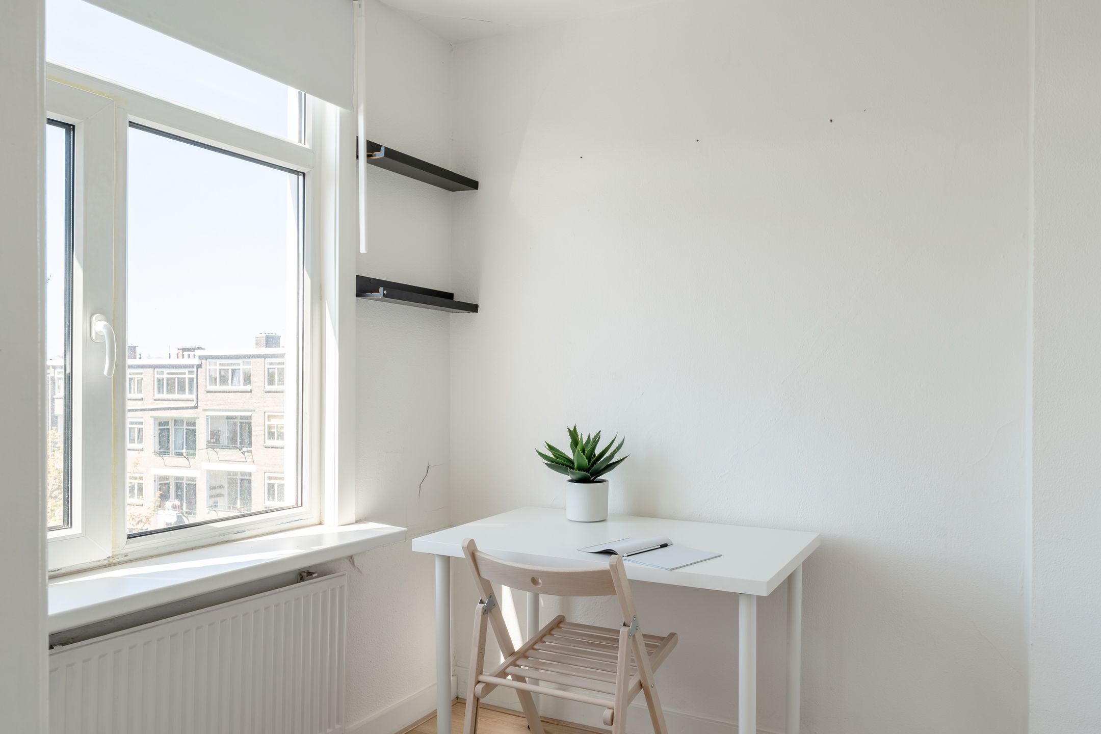 Spacious Double Upper Apartment with 3 Bedrooms and Renovation Potential — 21