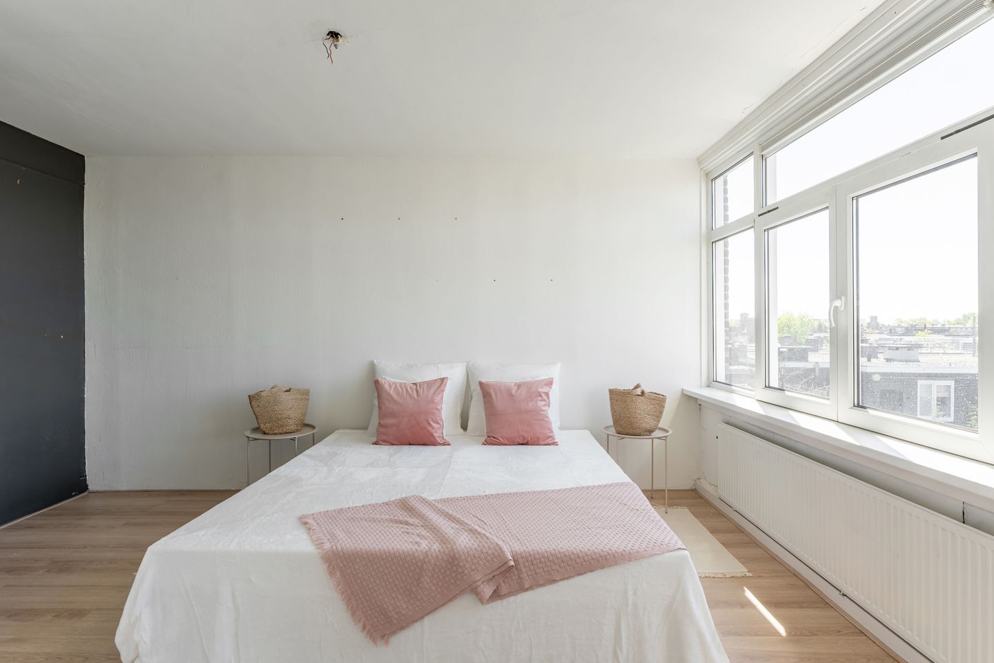 Spacious Double Upper Apartment with 3 Bedrooms and Renovation Potential — 19