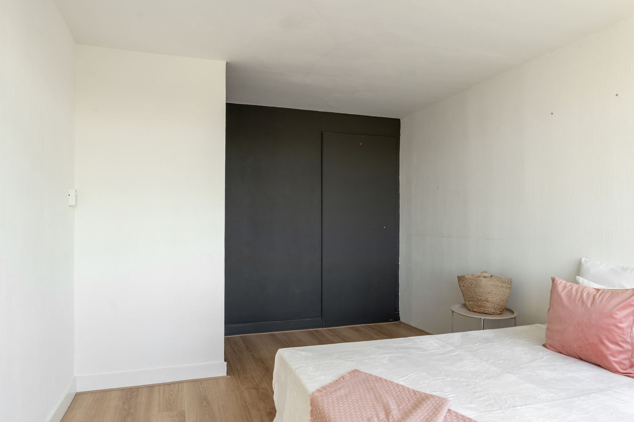 Spacious Double Upper Apartment with 3 Bedrooms and Renovation Potential — 18