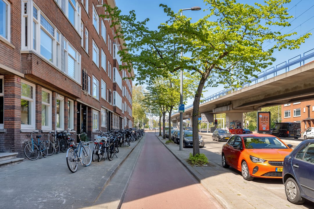 Spacious Double Upper Apartment with 3 Bedrooms and Renovation Potential — 23