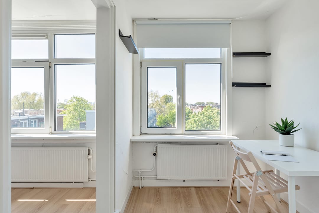 Spacious Double Upper Apartment with 3 Bedrooms and Renovation Potential — 17