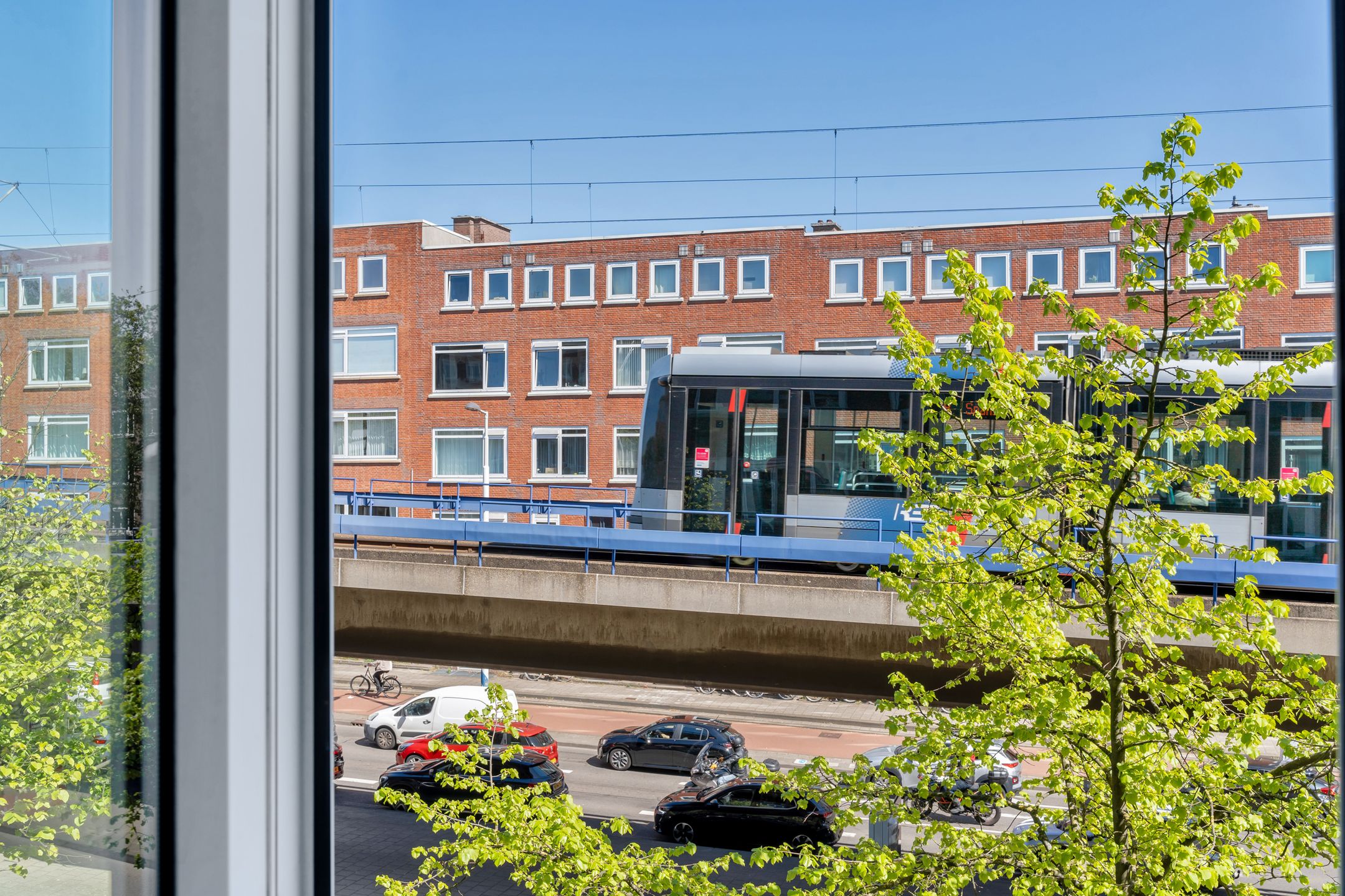 Spacious Double Upper Apartment with 3 Bedrooms and Renovation Potential — 12