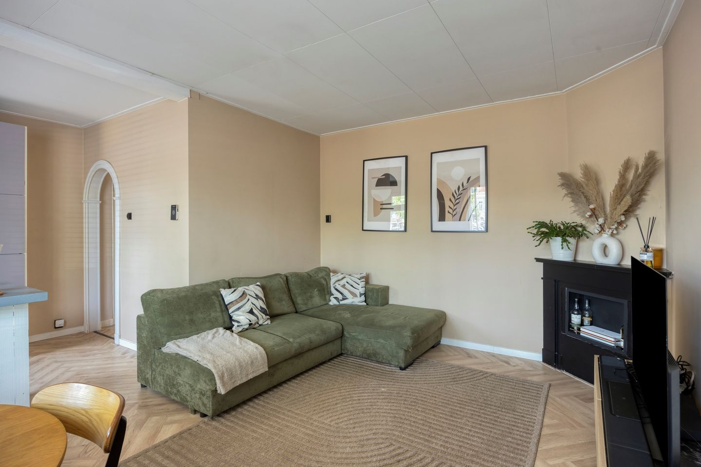 Move-in Ready Ground Floor Apartment with 2 Bedrooms and Sunny Backyard — 14