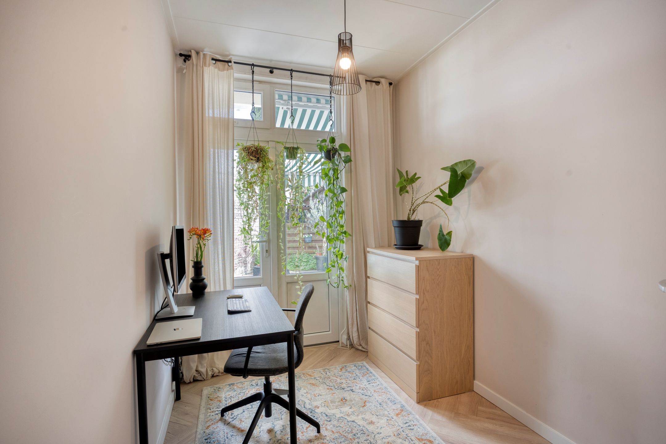 Move-in Ready Ground Floor Apartment with 2 Bedrooms and Sunny Backyard — 18