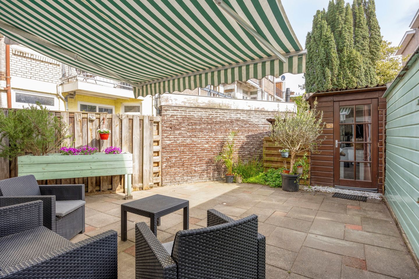 Move-in Ready Ground Floor Apartment with 2 Bedrooms and Sunny Backyard — 25