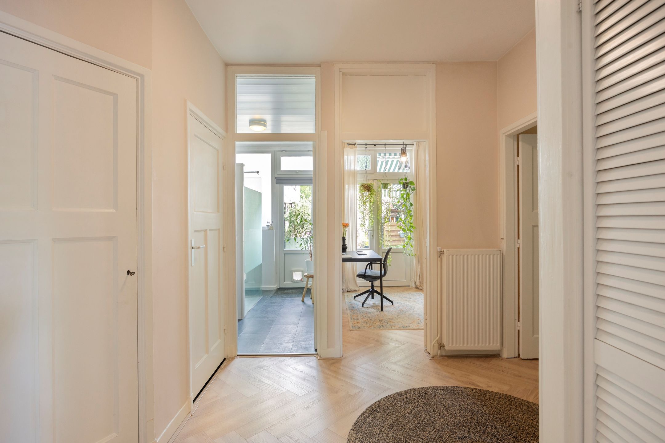 Move-in Ready Ground Floor Apartment with 2 Bedrooms and Sunny Backyard — 15