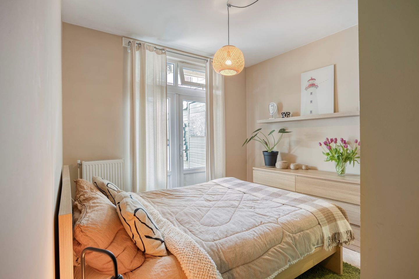 Move-in Ready Ground Floor Apartment with 2 Bedrooms and Sunny Backyard — 19