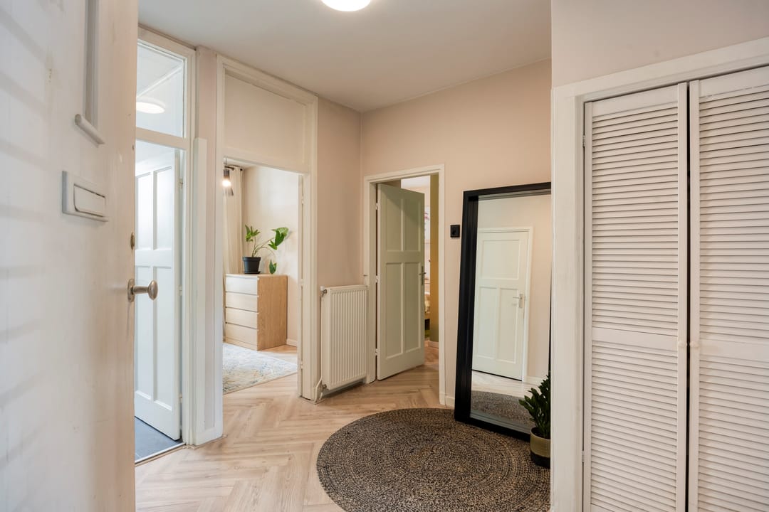 Move-in Ready Ground Floor Apartment with 2 Bedrooms and Sunny Backyard — 17