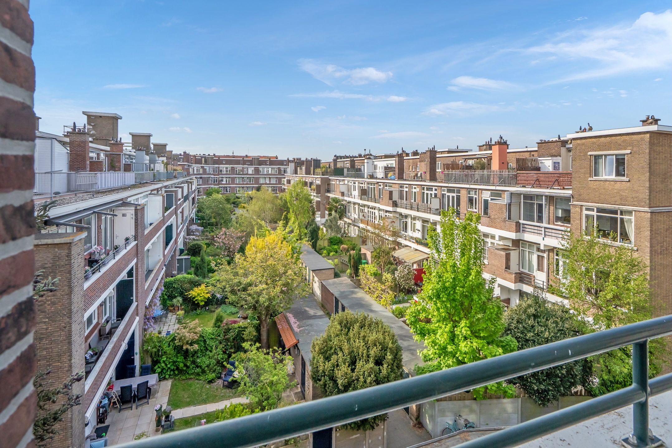 Spacious Waterside Apartment with Full-Width Sunny Balcony in Bohemen en Meer en Bos — 12