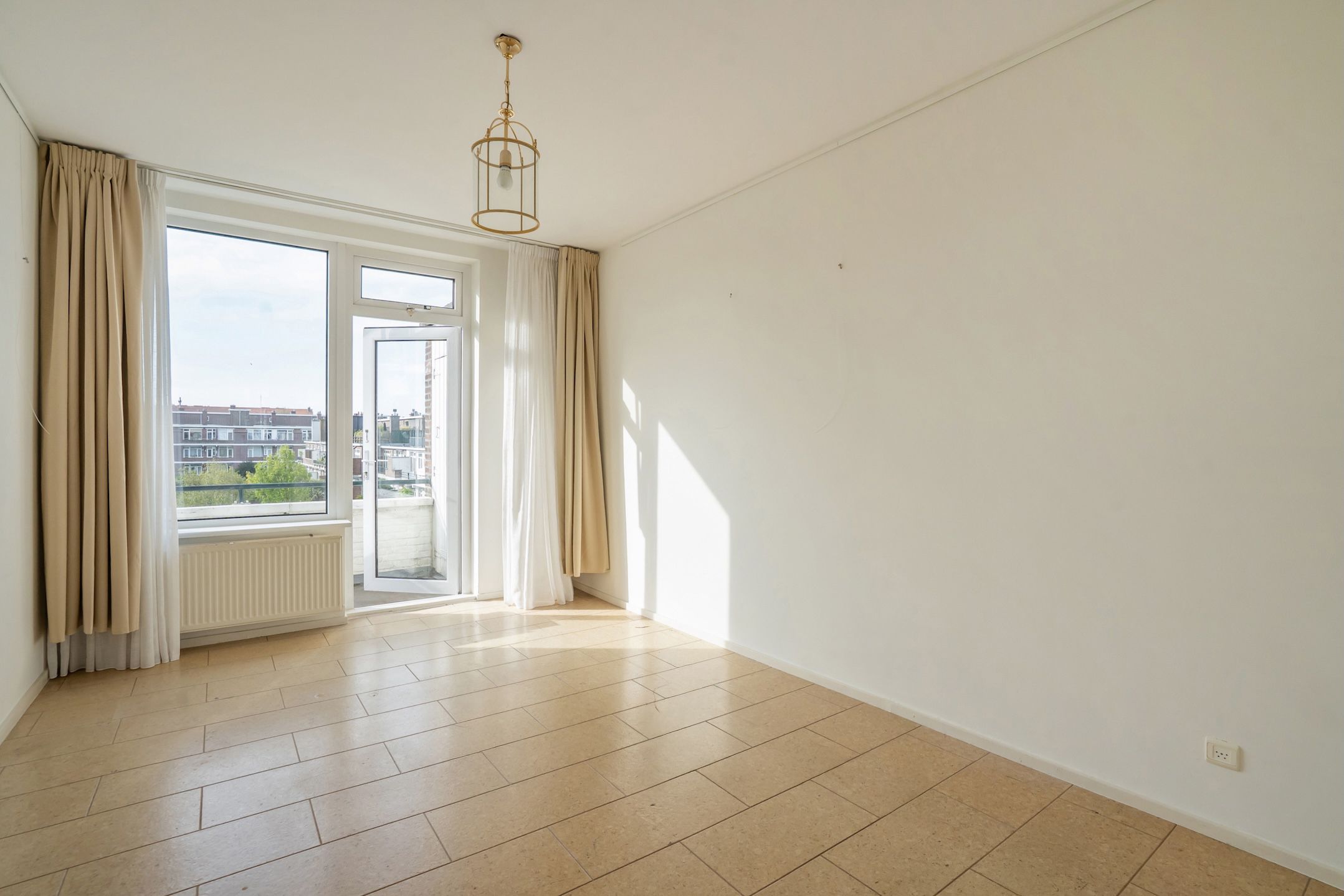 Spacious Waterside Apartment with Full-Width Sunny Balcony in Bohemen en Meer en Bos — 21