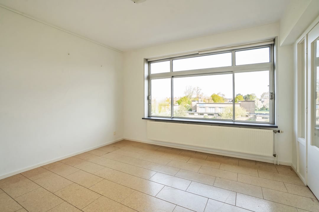 Spacious Waterside Apartment with Full-Width Sunny Balcony in Bohemen en Meer en Bos — 17