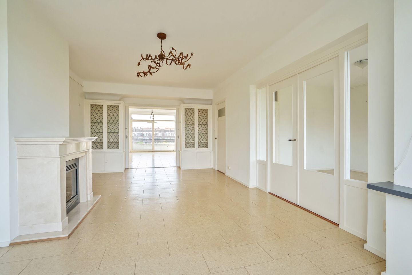 Spacious Waterside Apartment with Full-Width Sunny Balcony in Bohemen en Meer en Bos — 14