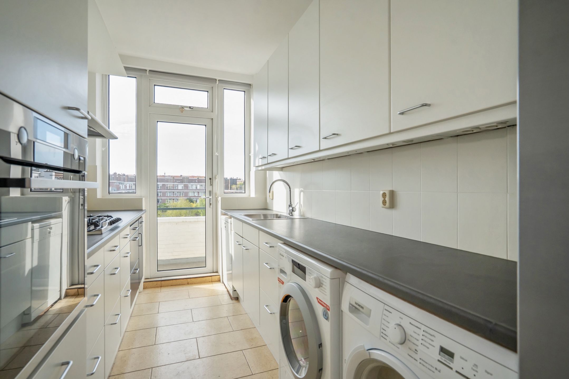 Spacious Waterside Apartment with Full-Width Sunny Balcony in Bohemen en Meer en Bos — 24