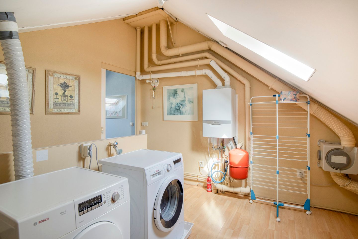 Spacious Four-Bedroom Semi-Detached Home with Countryside Views in Ridderkerk — 25