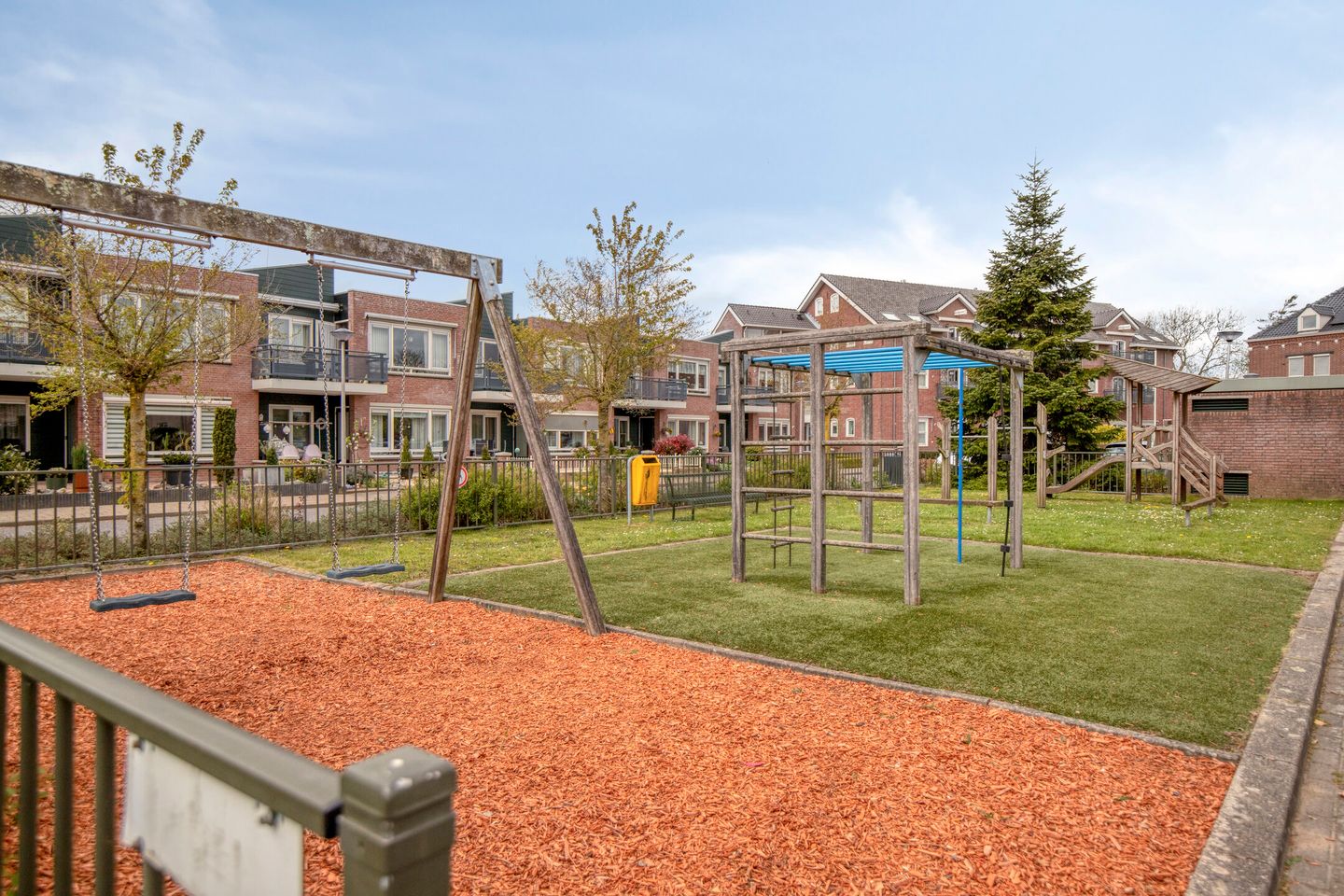 Spacious Four-Bedroom Semi-Detached Home with Countryside Views in Ridderkerk — 34