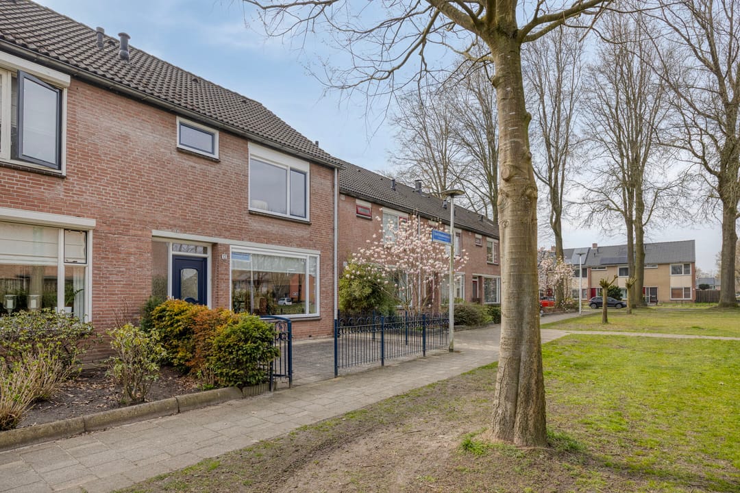 Photo 8 of Carel Vosmaerstraat 12
