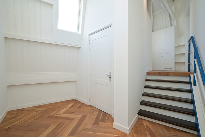 Photo 3 of Noordeinde 64-A6